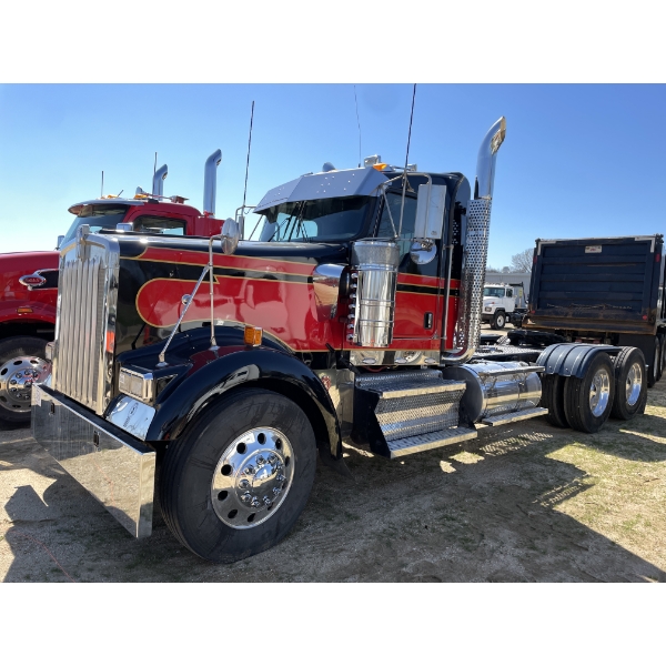 2022 KENWORTH W900 Day Cab Truck