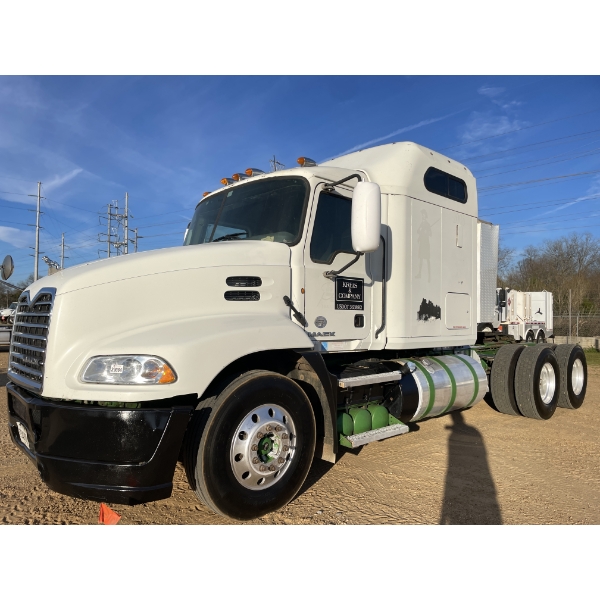 2012 MACK CHU613 Sleeper Truck