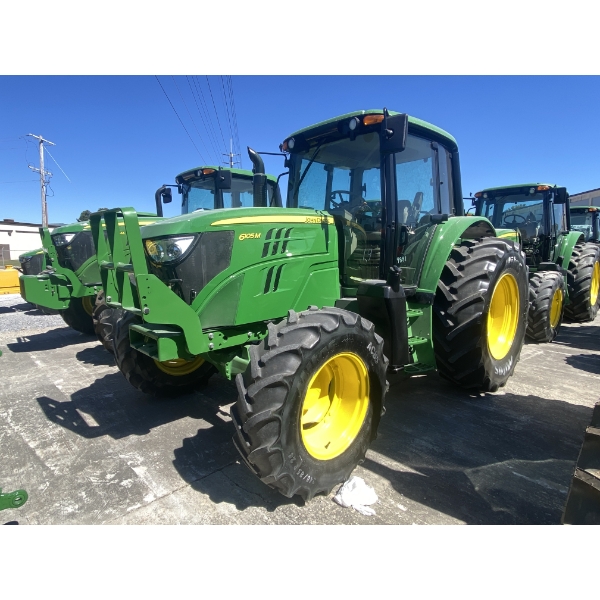 2015 JOHN DEERE 6105M Farm Tractor
