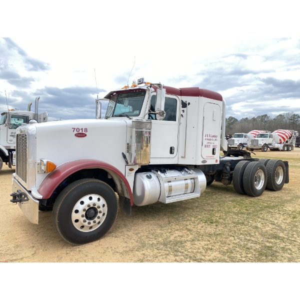 2011 PETERBILT 367 Sleeper Truck
