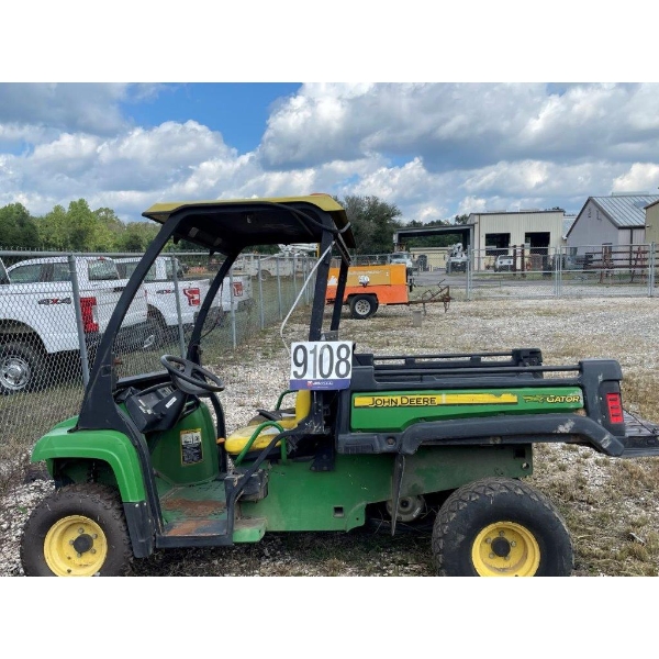 JOHN DEERE GATOR UTV