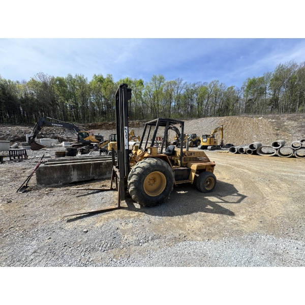 1996 LIFT KING BM22FL ROUGH TERRAIN Forklift - Mast