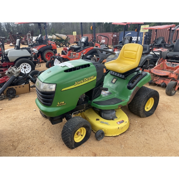 JOHN DEERE 42" RIDING LAWN MOWER L118 Lawn Mower