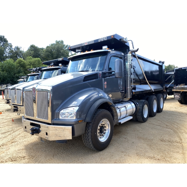 2021 KENWORTH T880 Dump Truck