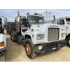 Image 4 : 1984 MACK R686ST Fuel / Lube Truck