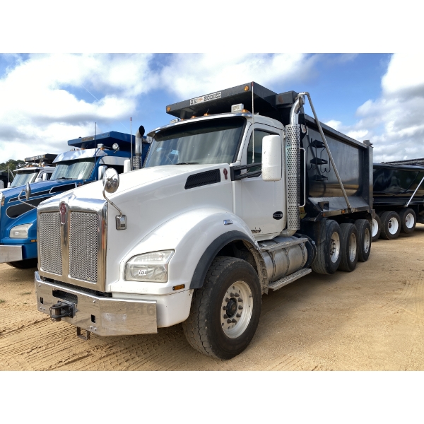 2017 KENWORTH T880 Dump Truck