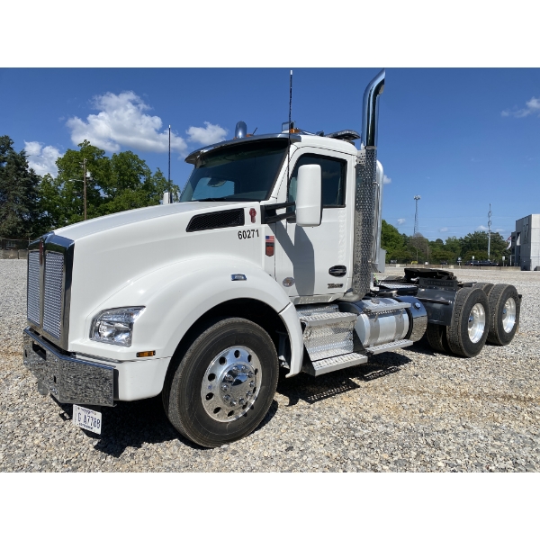 2025 KENWORTH T880 Day Cab Truck