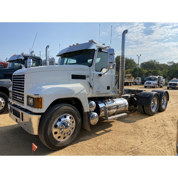 2020 MACK PI64T Day Cab Truck