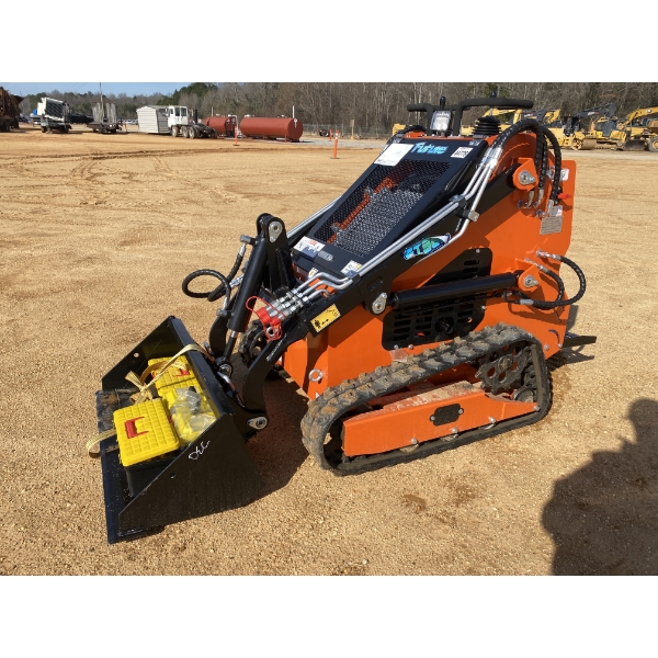2025 FUTURE 36C MINI Skid Steer Loader - Crawler