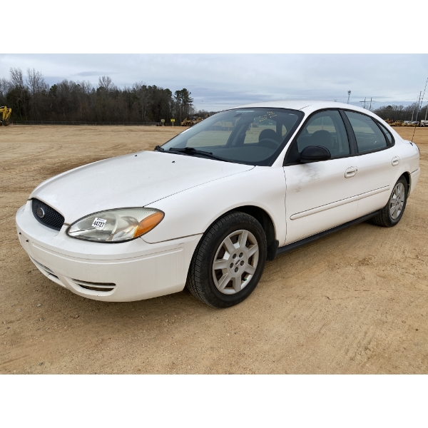 2005 FORD TAURUS SE Automobile