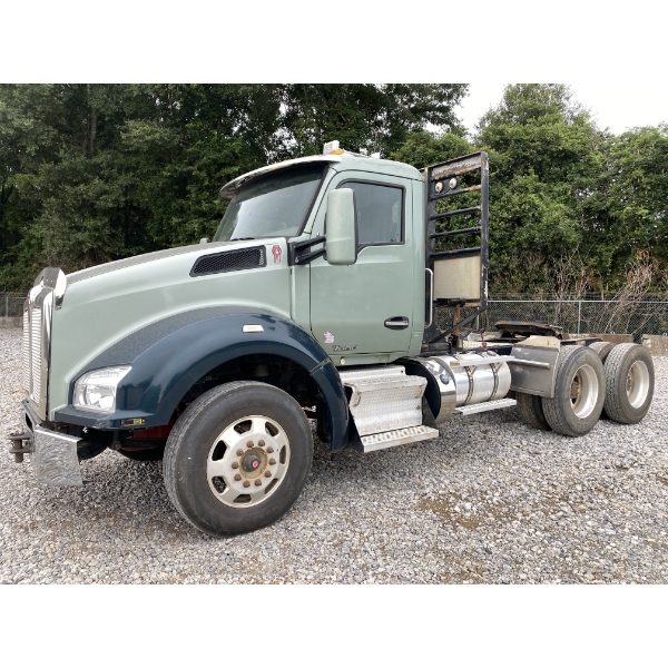 2016 KENWORTH T880 Day Cab Truck