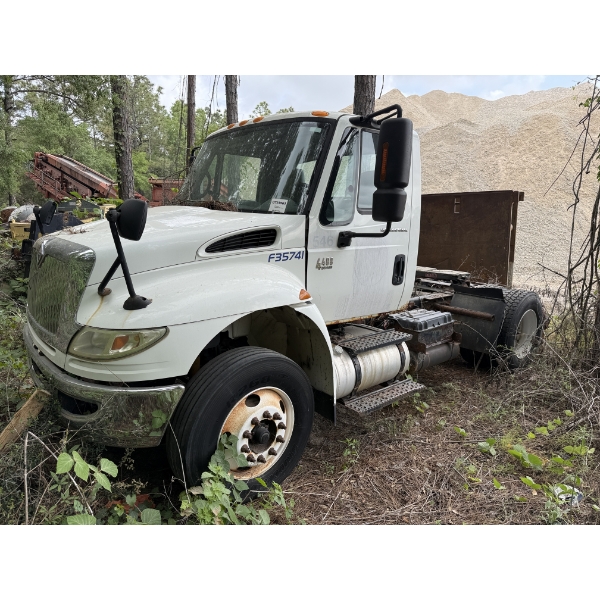 2008 INTERNATIONAL 4400 Day Cab Truck