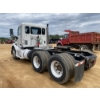 Image 2 : 2015 PETERBILT 579 Day Cab Truck