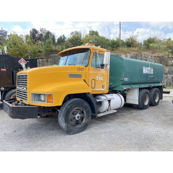 1991 MACK CH613 Water Truck