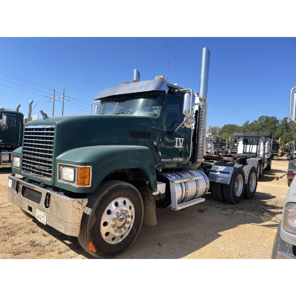 2015 MACK CHU613 Day Cab Truck