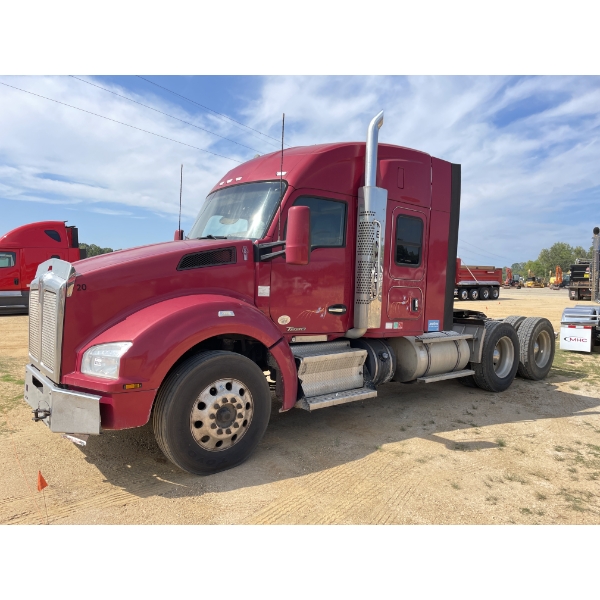 2015 KENWORTH T880 Sleeper Truck