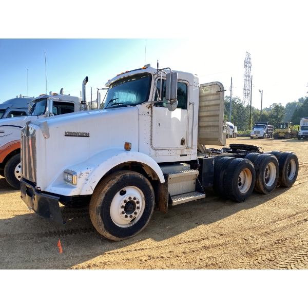 1998 KENWORTH T800 Day Cab Truck