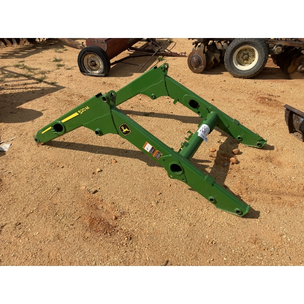 JOHN DEERE 520M Plow