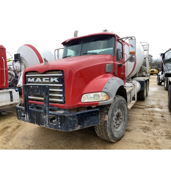 2016 MACK GU813 Concrete Mixer / Pump Truck