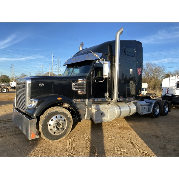 2011 FREIGHTLINER CORONADO Sleeper Truck
