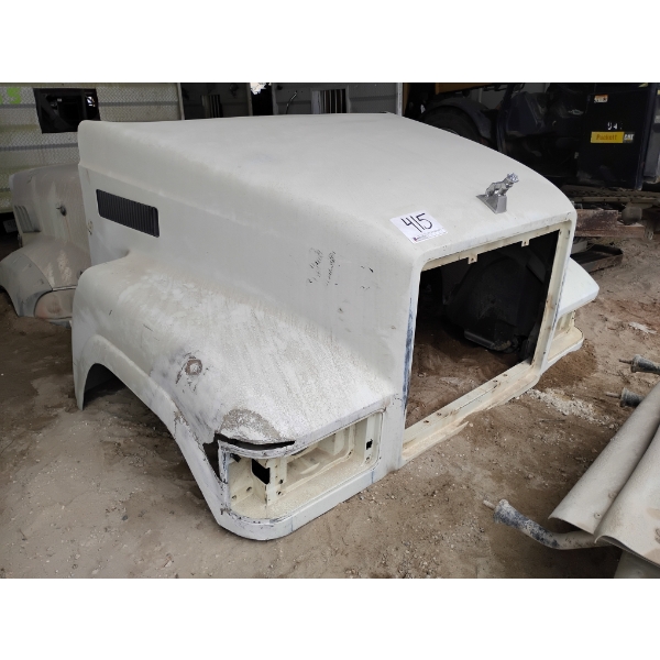 MACK CHU613 TRUCK HOOD