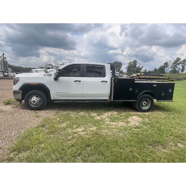 2021 GMC 3500 HD Flatbed Truck