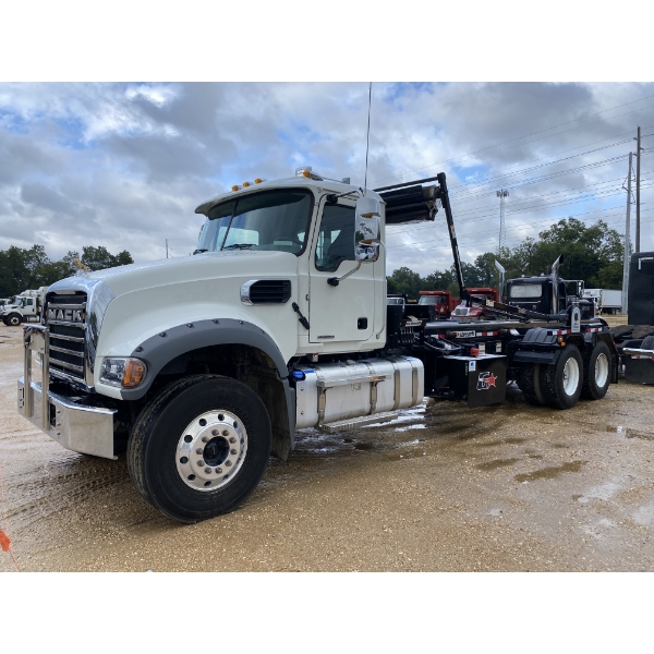 2024 MACK GR64F Roll Off Truck