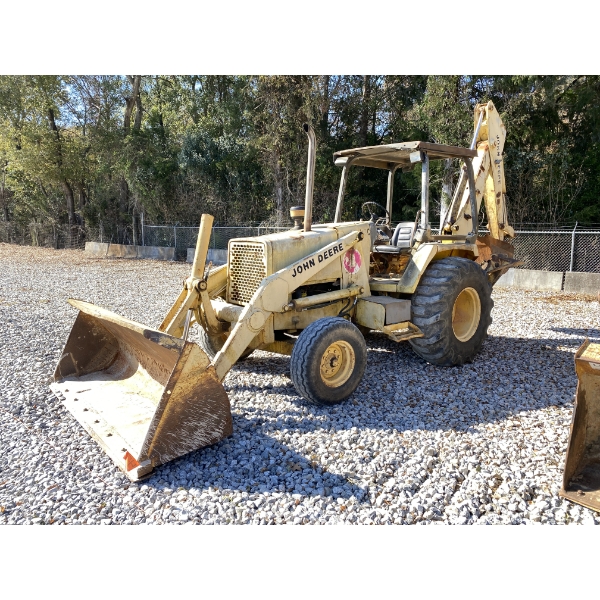 1987 JOHN DEERE 310C Backhoe