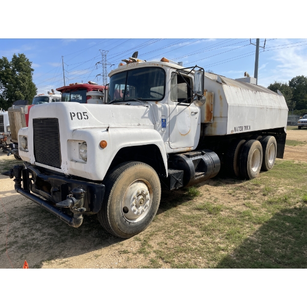 1989 MACK  Water Truck