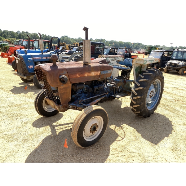 1967 FORD 2000 Farm Tractor
