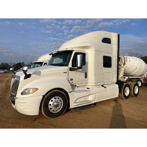 2020 INTERNATIONAL LT625 Sleeper Truck