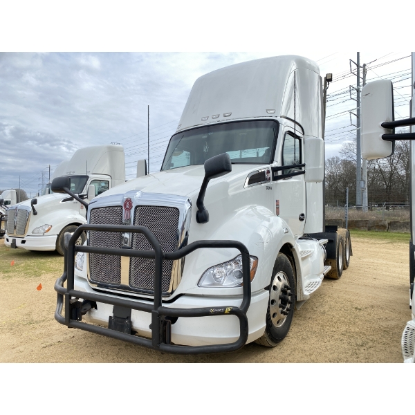 2021 KENWORTH T680 Day Cab Truck