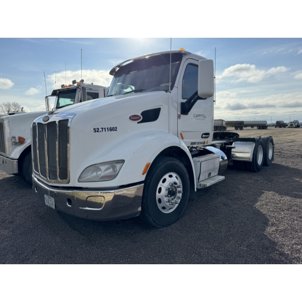 2016 PETERBILT 579 Day Cab Truck
