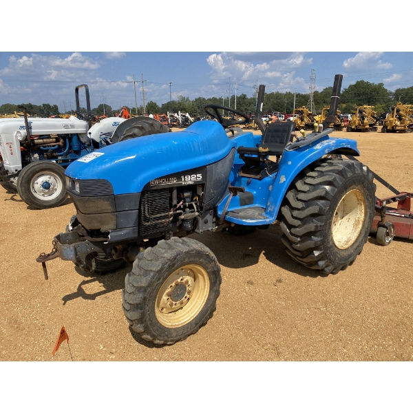 1998 NEW HOLLAND 1925 Farm Tractor
