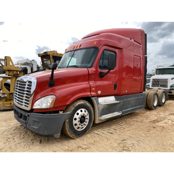 2014 FREIGHTLINER CASCADIA Sleeper Truck