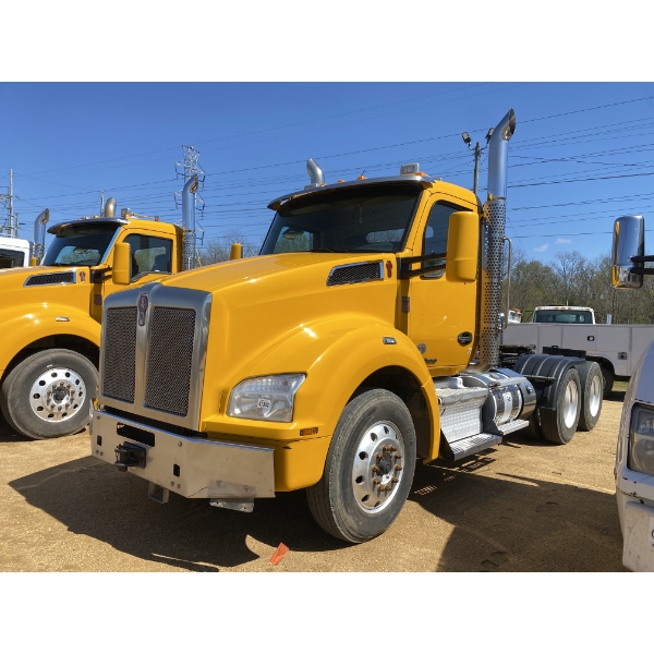 2020 KENWORTH T880 Day Cab Truck