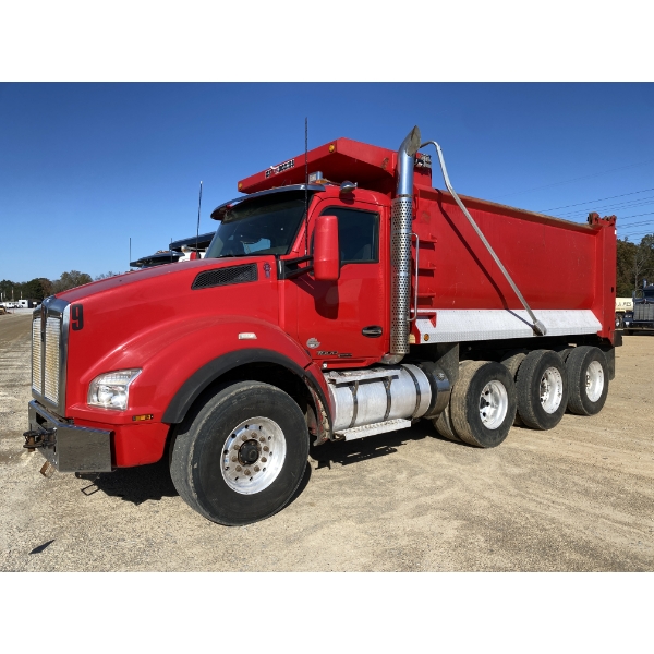 2017 KENWORTH T880 Dump Truck