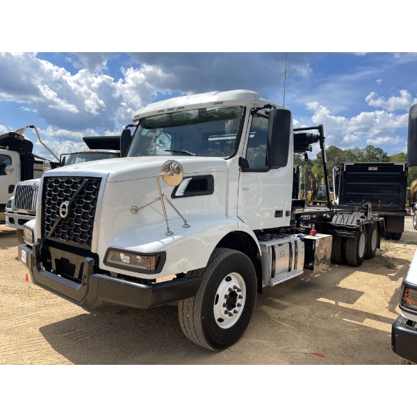 2024 VOLVO VHD Roll Off Truck