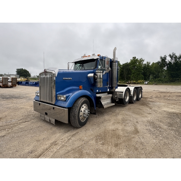 2006 KENWORTH W900L Day Cab Truck