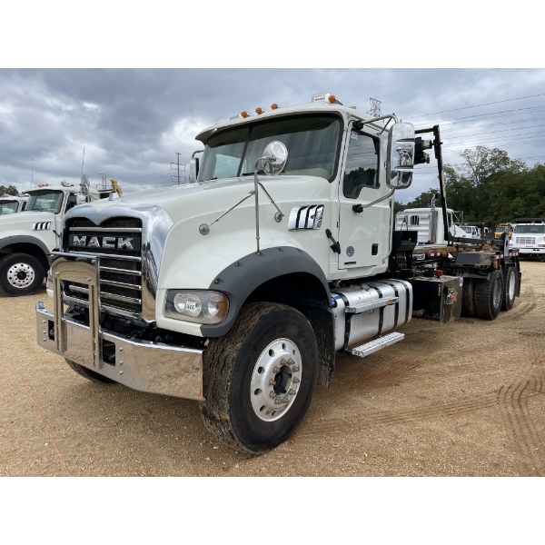 2022 MACK GR64F Roll Off Truck