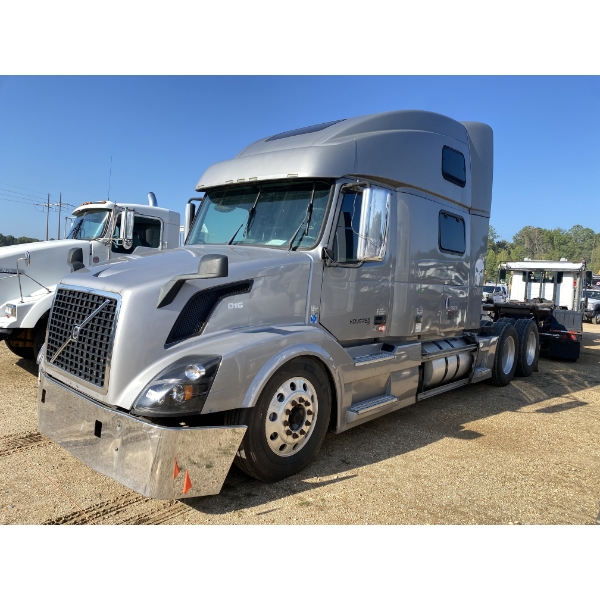 2009 VOLVO VNL Sleeper Truck