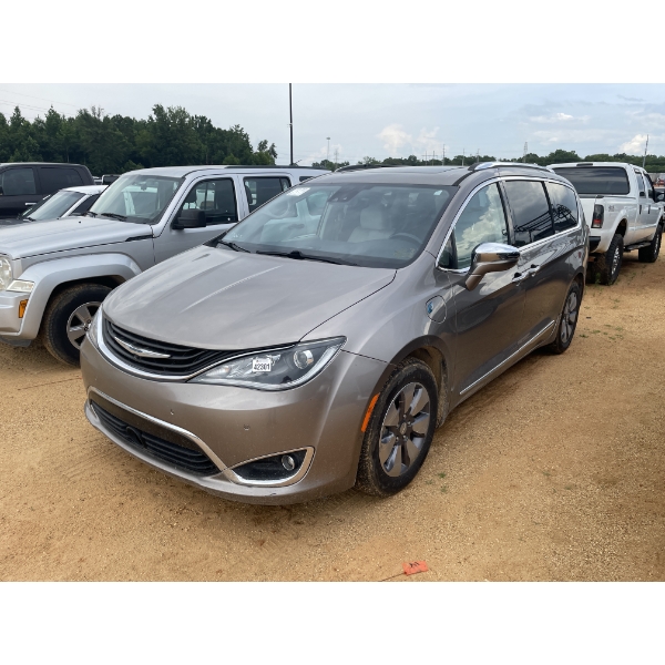 2018 CHRYSLER PACIFICA HYBRID Passenger Van