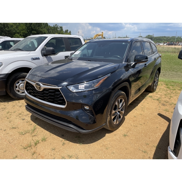 2021 TOYOTA HIGLANDER XLE SUV