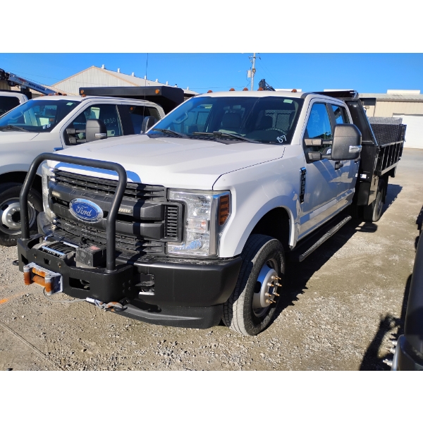 2019 FORD F350 XL Flatbed Truck