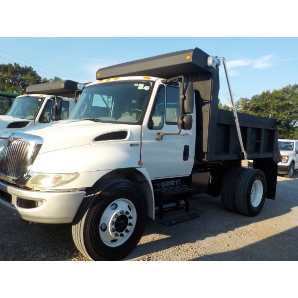 2014 INTERNATIONAL 4300 Dump Truck