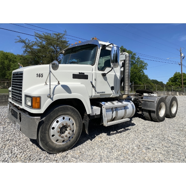 2016 MACK CHU613 Day Cab Truck