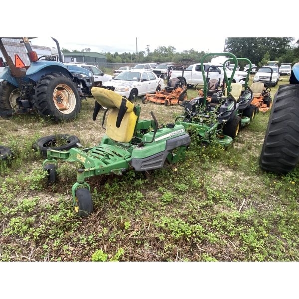 JOHN DEERE ZERO TURN Lawn Mower