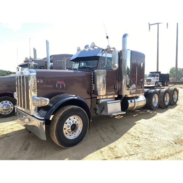 2014 PETERBILT 389 Sleeper Truck