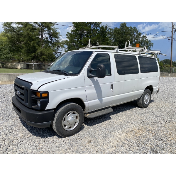 2014 FORD E350 XL Cargo Van