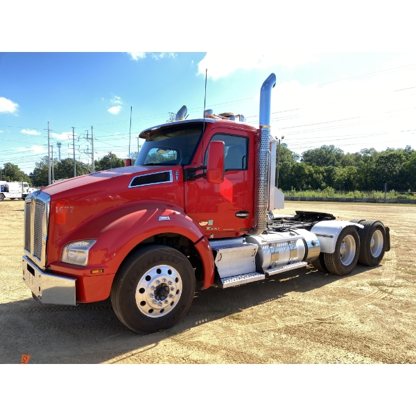 2019 KENWORTH T880 Day Cab Truck